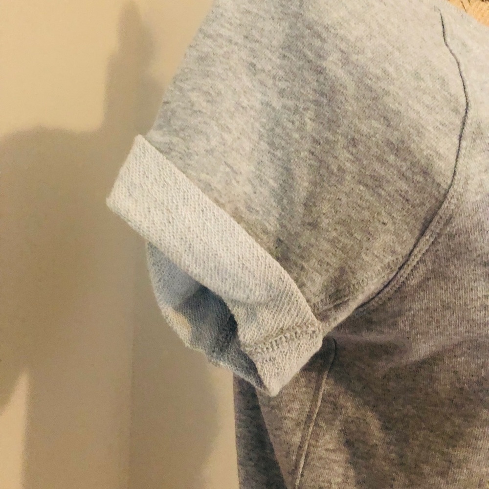 A initialed sweatshirt - Picture 2 of 8